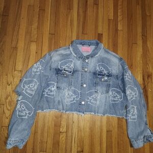 Edgy Cropped Denim Jacket with Skull Design